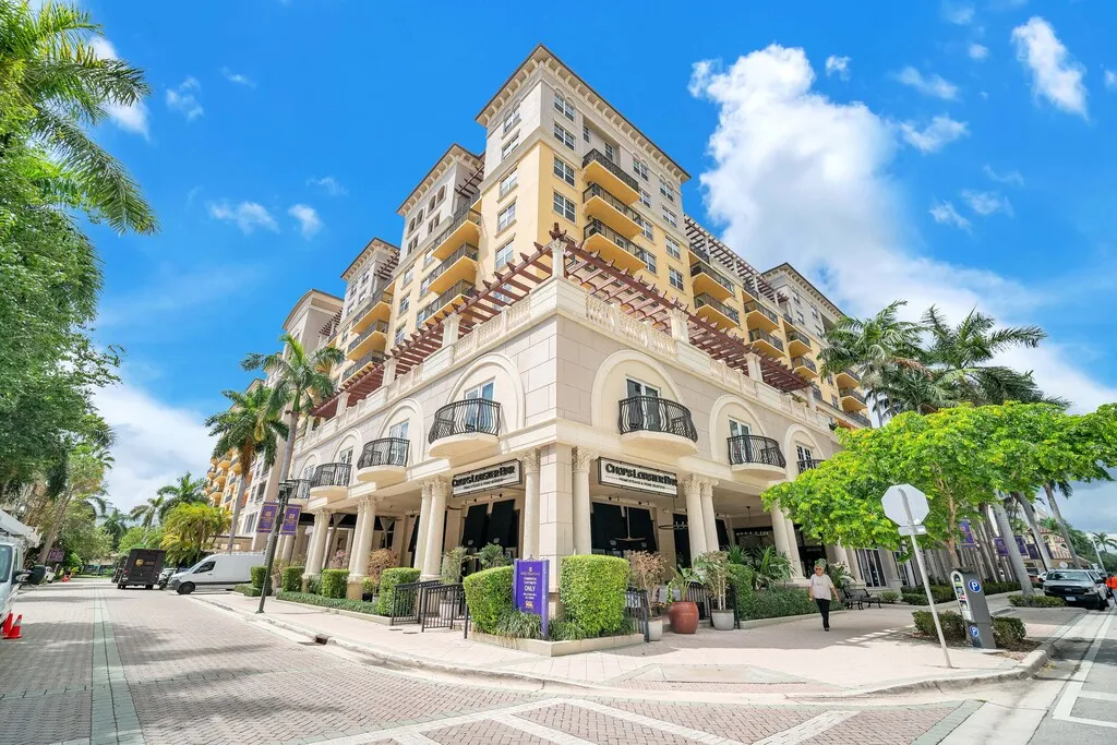 Royal Palm Place 