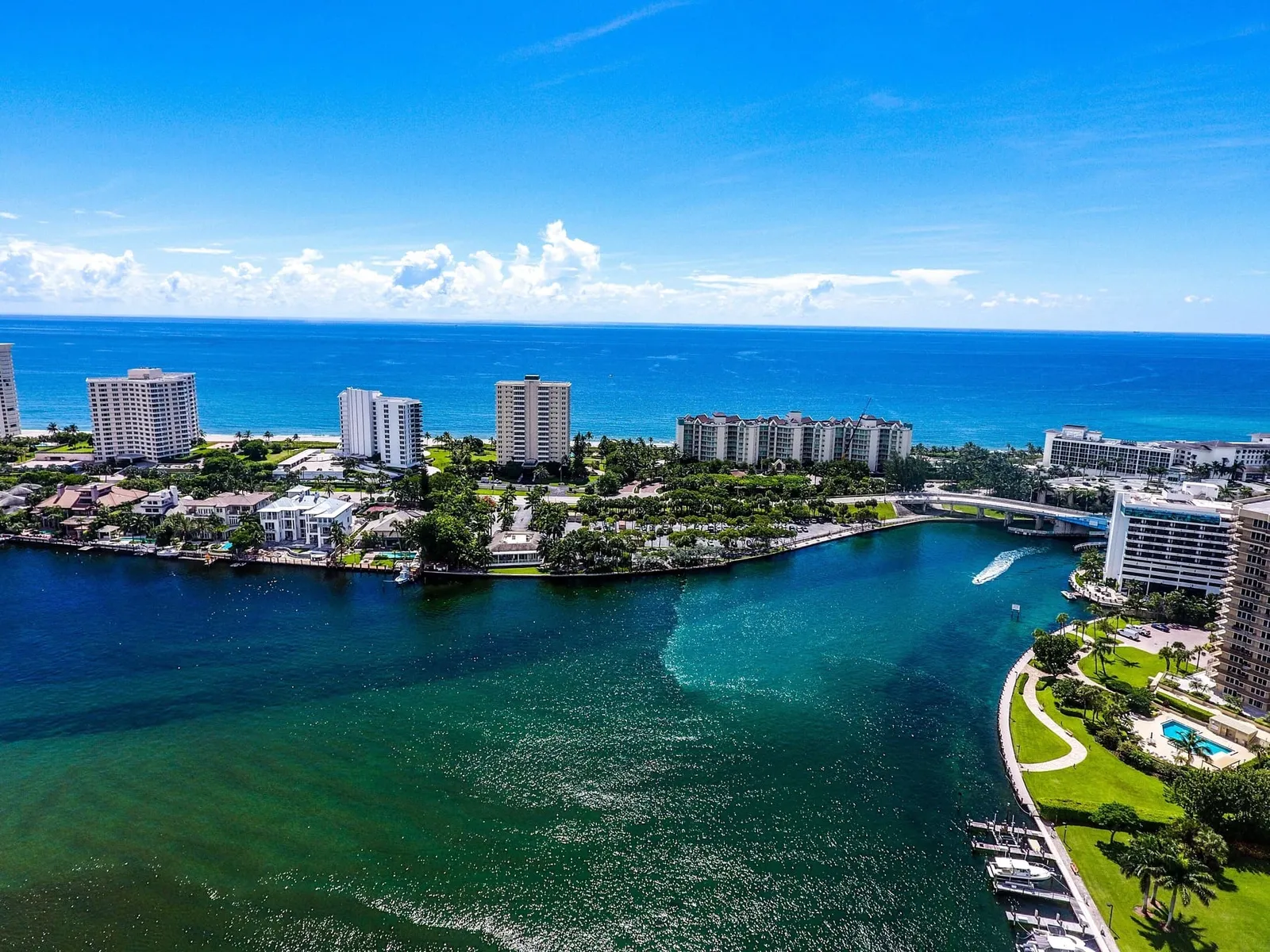HOA and condo association rules in Boca Raton: application fees, approval timelines, and guest parking