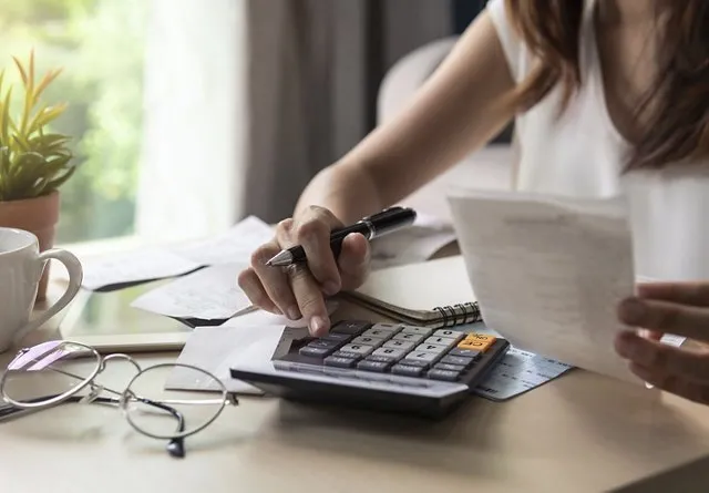 A Good Monthly Budget for Renters: Electricity and Other Utility Costs