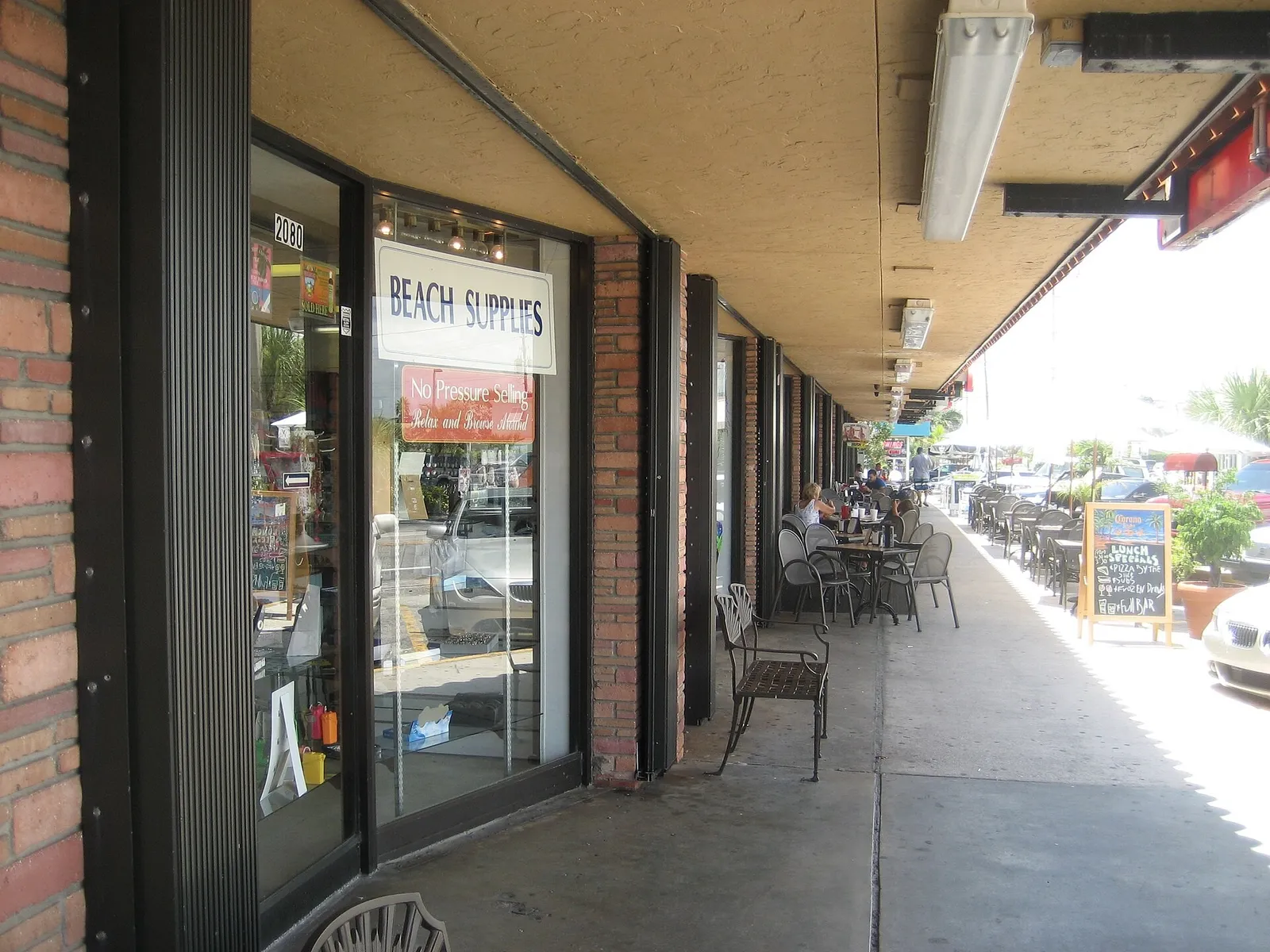 Shops and sidewalk seating along A1A in Deerfield Beach
